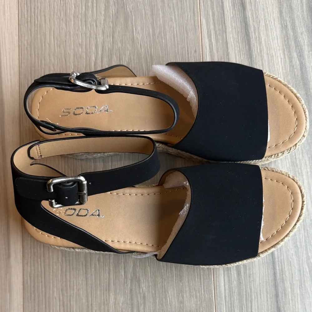 NWB Soda Women's Topic Black Ankle Strap Sandals Size 7.5 - Picture 4 of 11